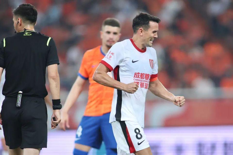 华体会官网-曝周定洋将加盟新鹏城！双方已签约，记者：一点让他选择深圳