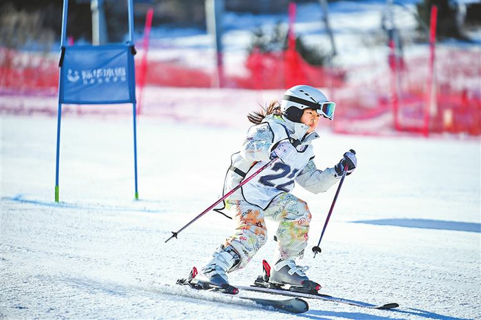 华体会HTH-河南滑雪少年嵩顶“阅兵”|河南省|滑雪锦标赛|锦标赛|高山滑雪|单板滑雪_新浪体育_新浪新闻